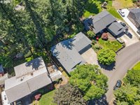 6490 Chessington Ln, Gladstone, OR 97027