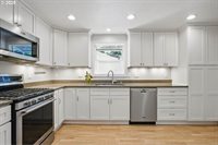 6490 Chessington Ln, Gladstone, OR 97027