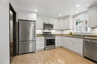 6490 Chessington Ln, Gladstone, OR 97027