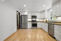 6490 Chessington Ln, Gladstone, OR 97027