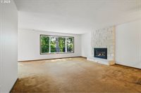 6490 Chessington Ln, Gladstone, OR 97027