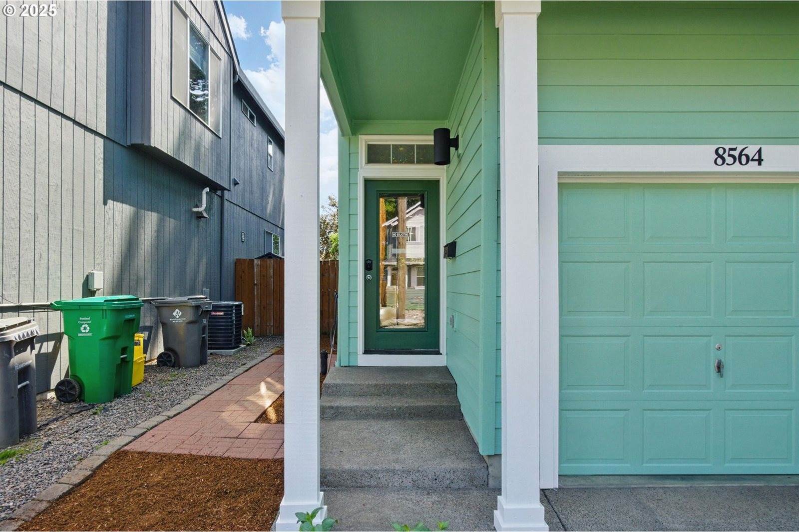 8564 North Mohawk Ave, Portland, OR 97203