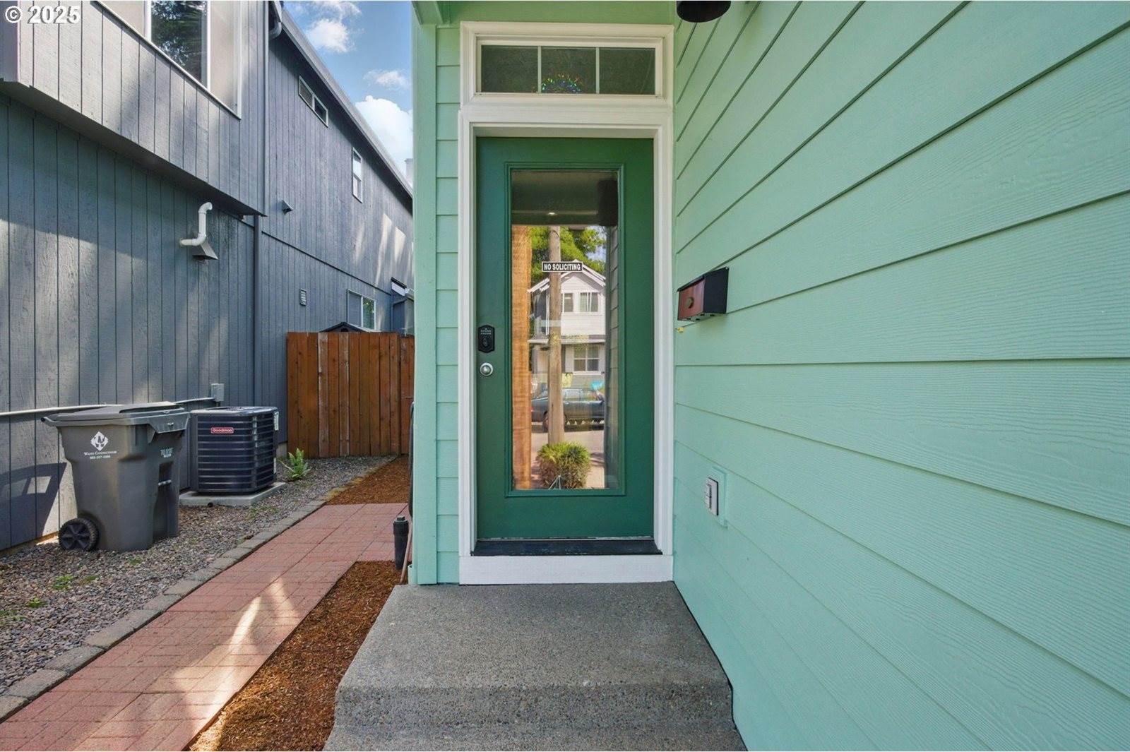 8564 North Mohawk Ave, Portland, OR 97203