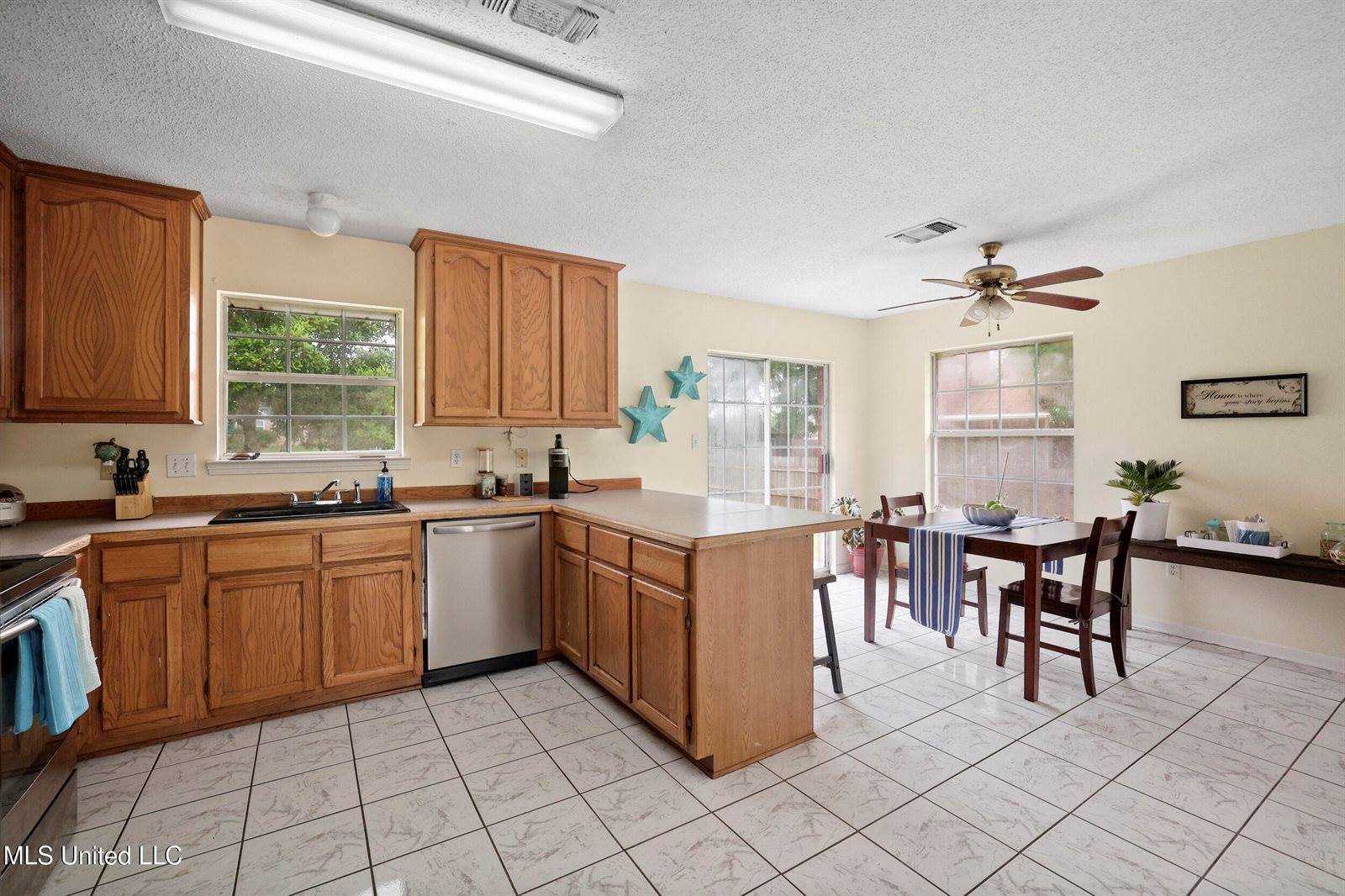 11066 Bayview Lane, Biloxi, MS 39532