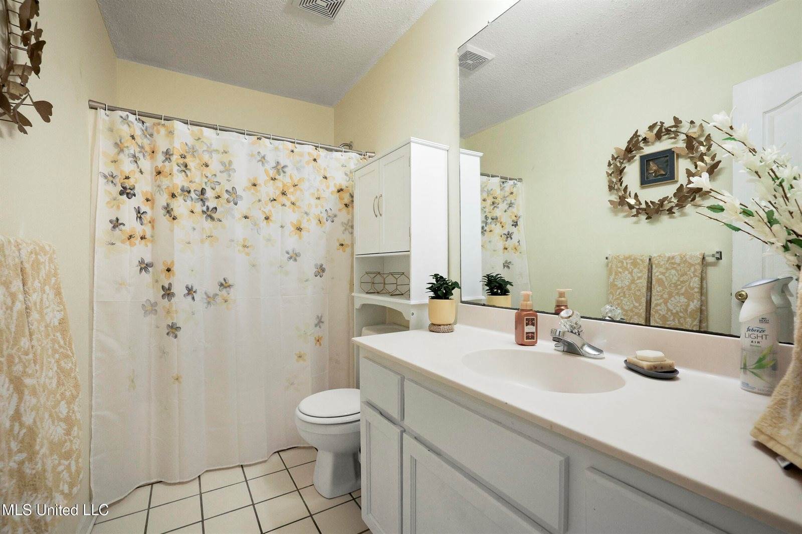 11066 Bayview Lane, Biloxi, MS 39532