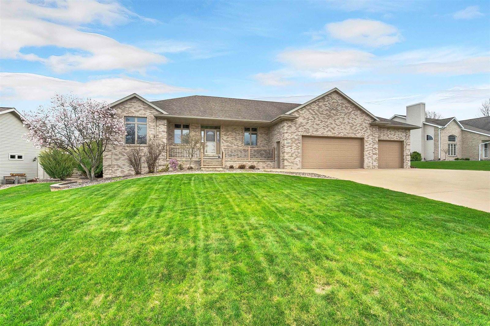 1520 Belle Plane Circle, Howard, WI 54313