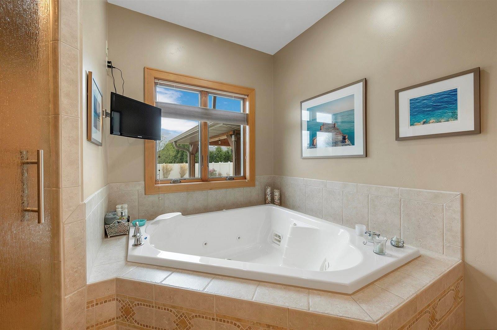 1520 Belle Plane Circle, Howard, WI 54313