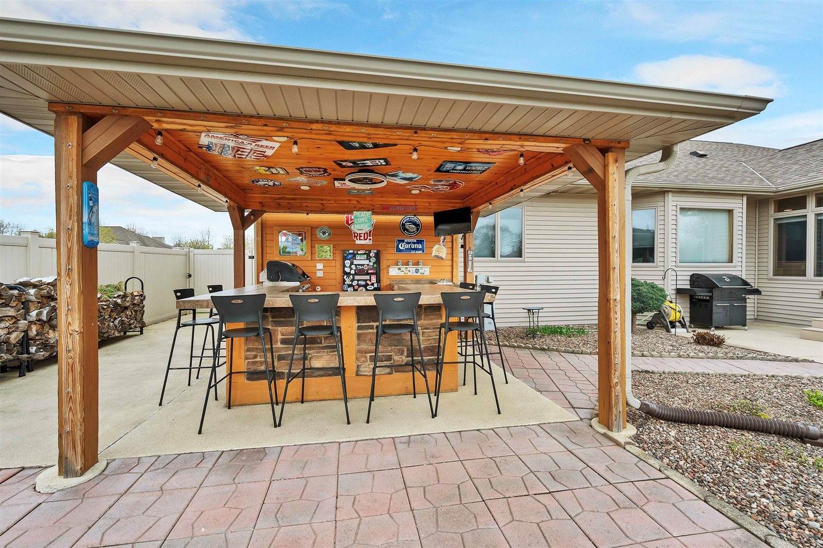 1520 Belle Plane Circle, Howard, WI 54313