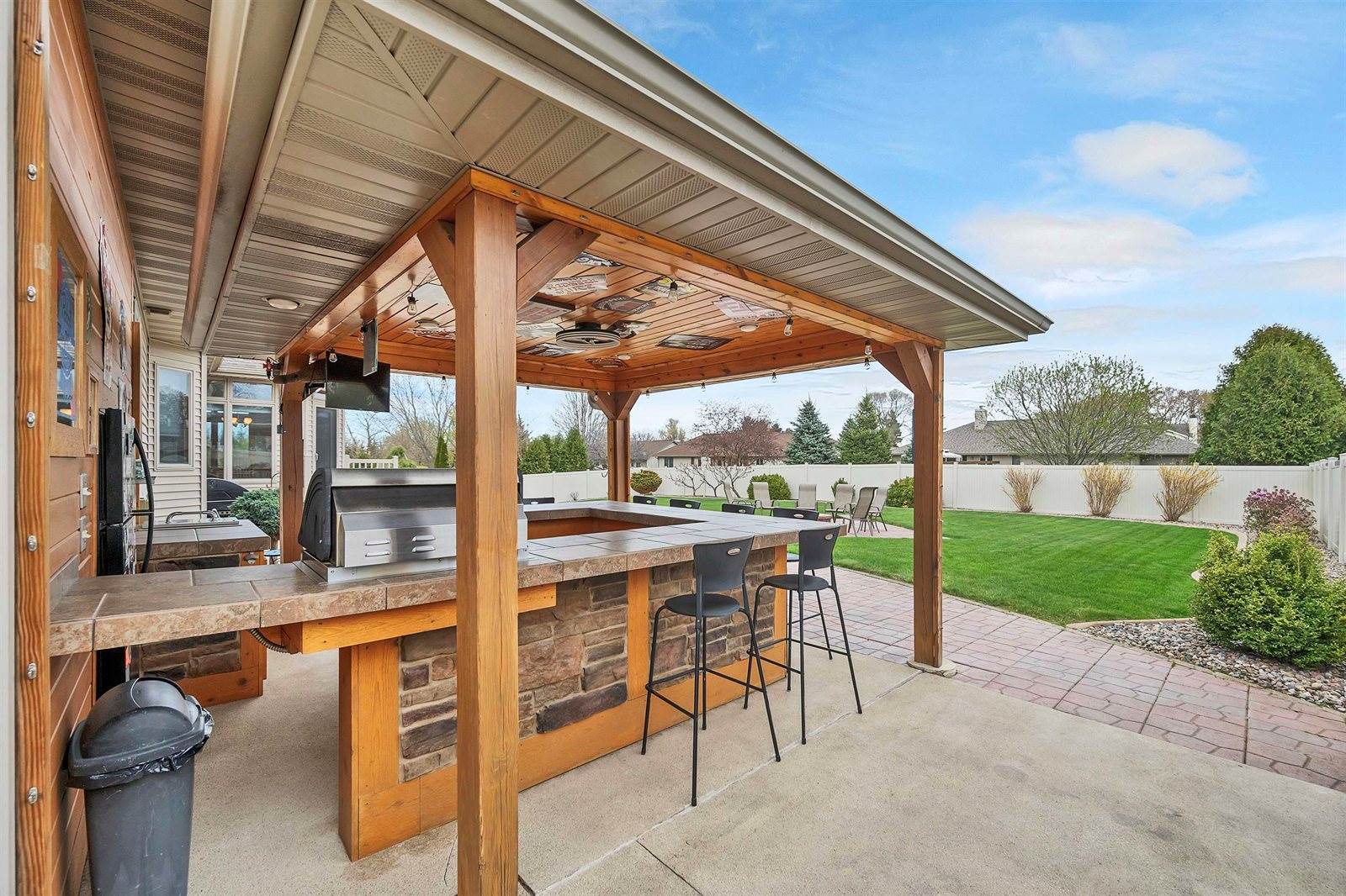 1520 Belle Plane Circle, Howard, WI 54313