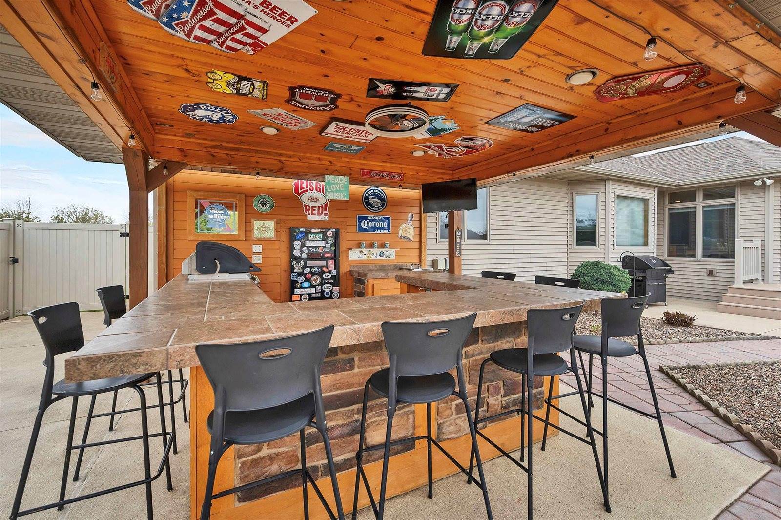 1520 Belle Plane Circle, Howard, WI 54313