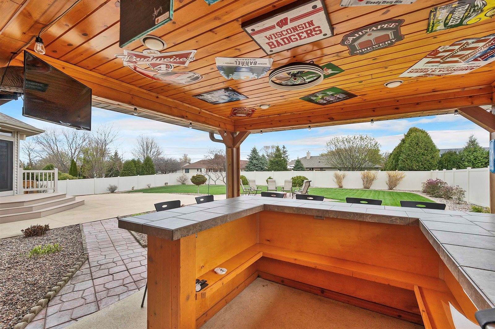 1520 Belle Plane Circle, Howard, WI 54313