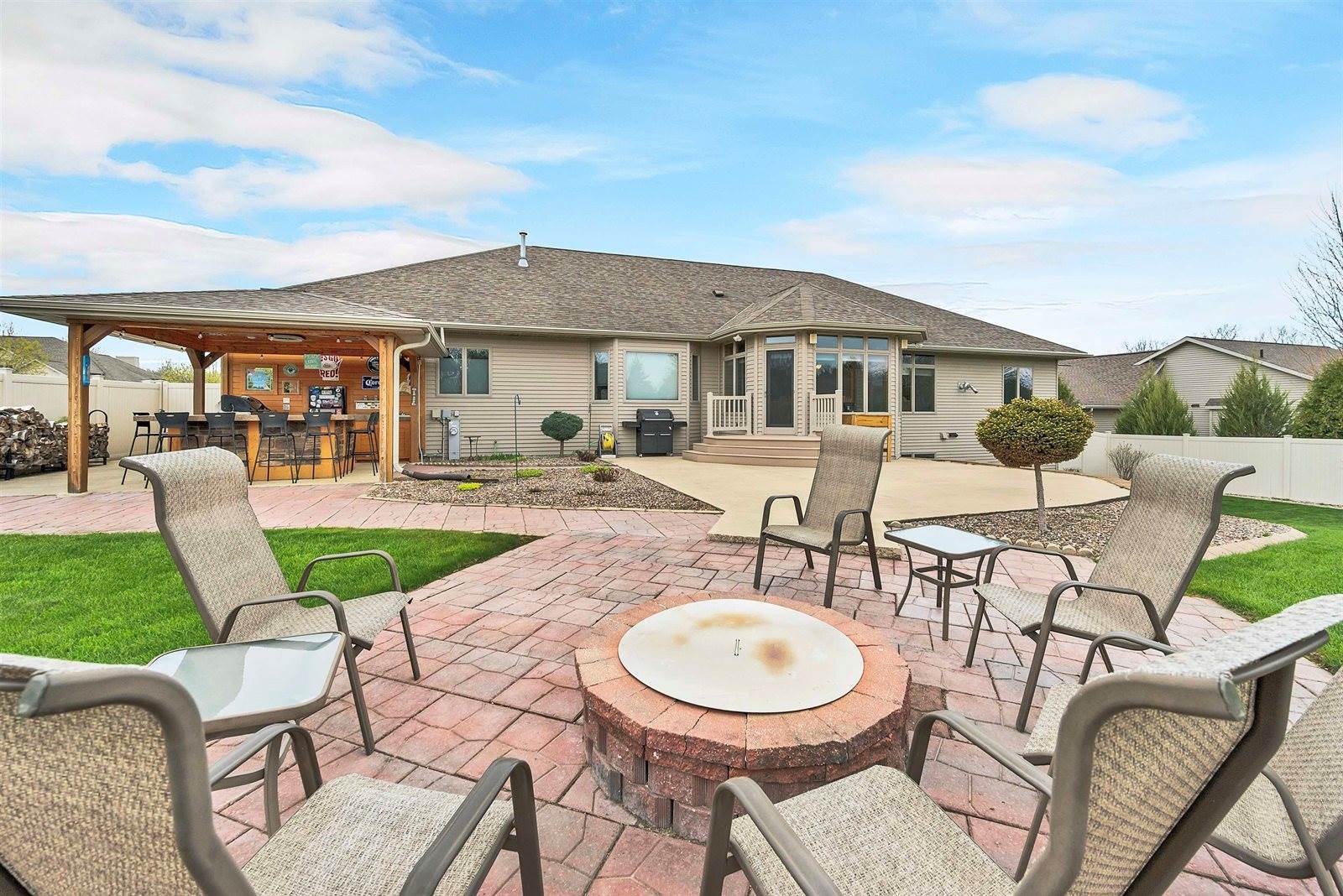 1520 Belle Plane Circle, Howard, WI 54313