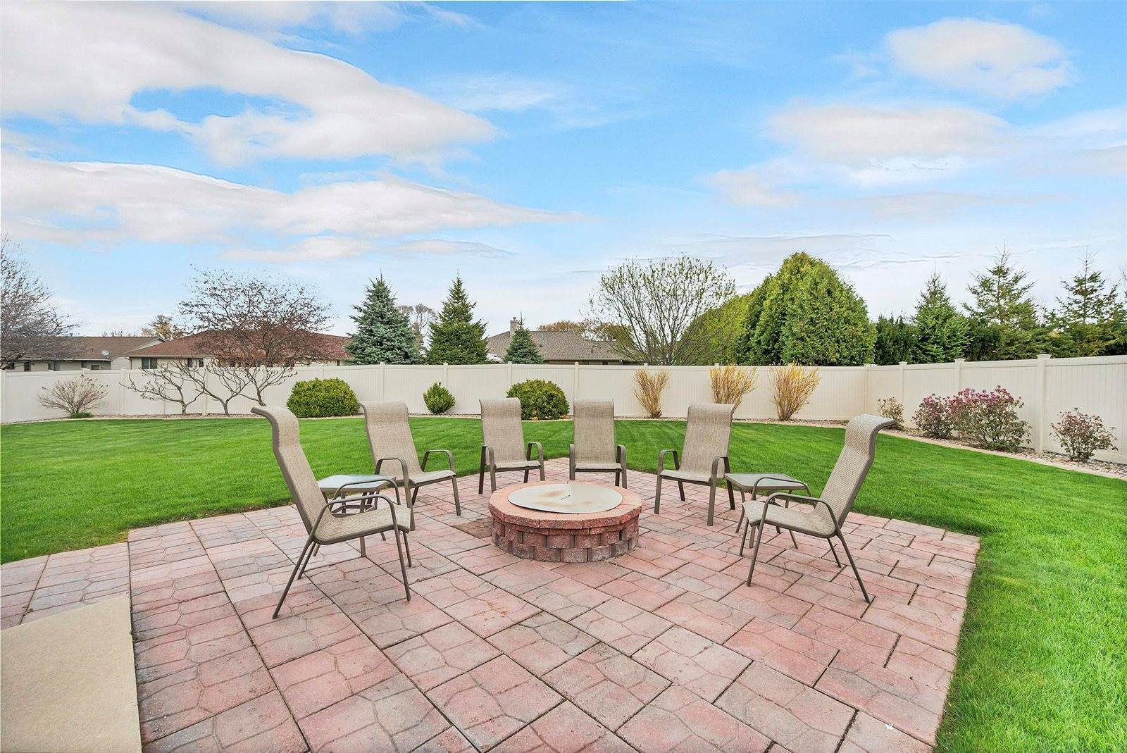 1520 Belle Plane Circle, Howard, WI 54313