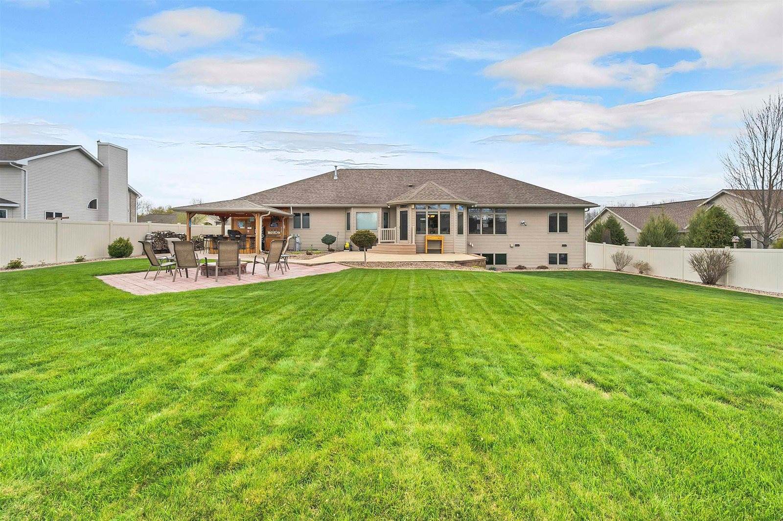 1520 Belle Plane Circle, Howard, WI 54313