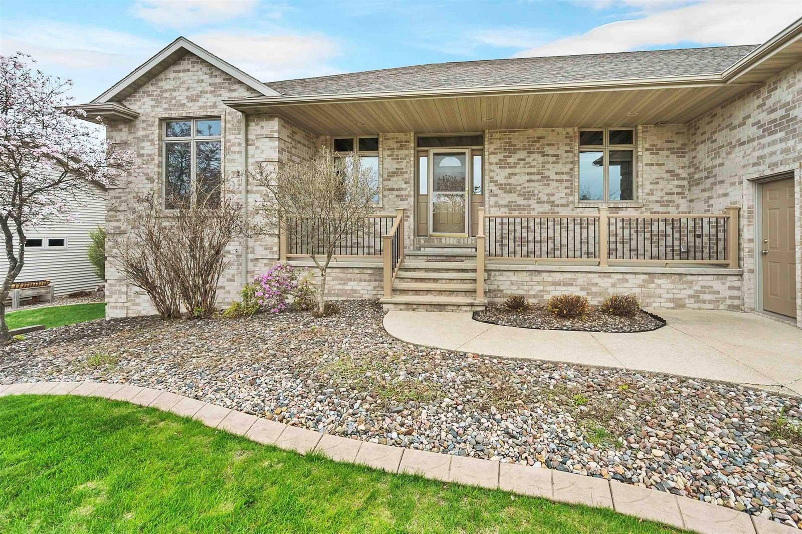 1520 Belle Plane Circle, Howard, WI 54313