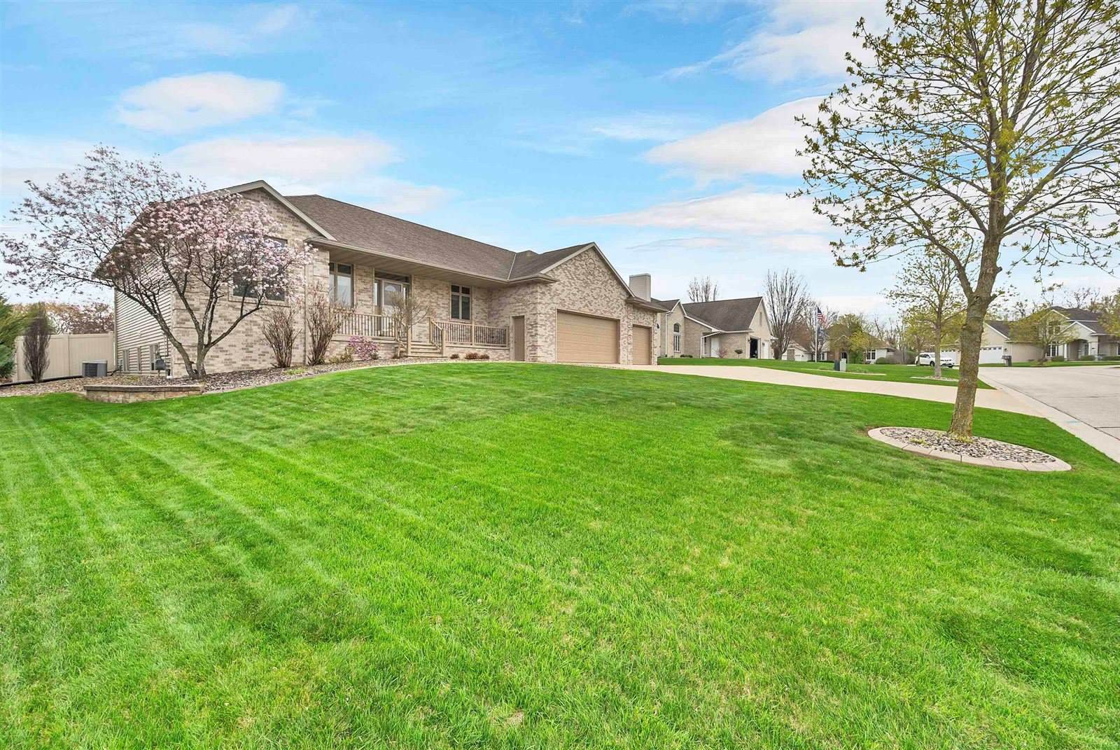 1520 Belle Plane Circle, Howard, WI 54313