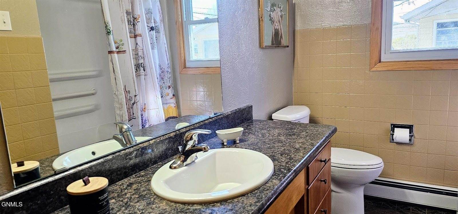 1013 5th Avenue NW, Mandan, ND 58554