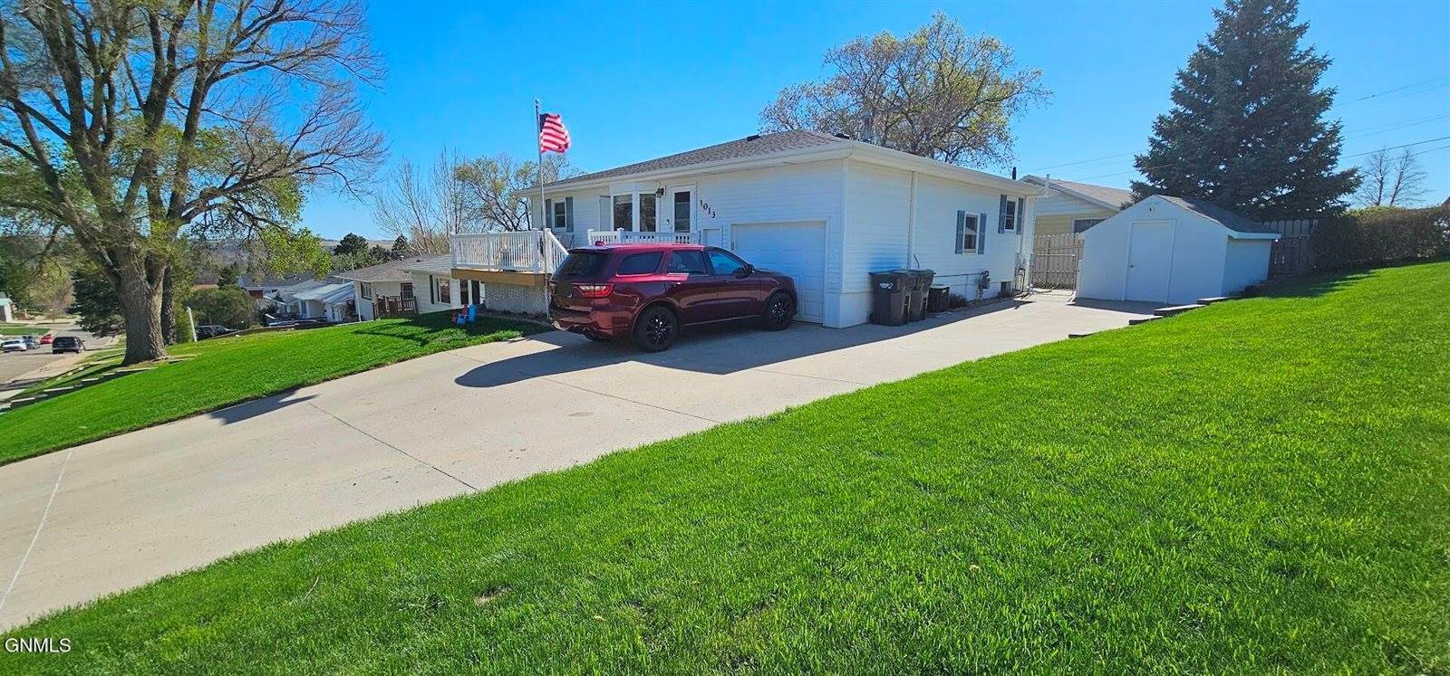 1013 5th Avenue NW, Mandan, ND 58554