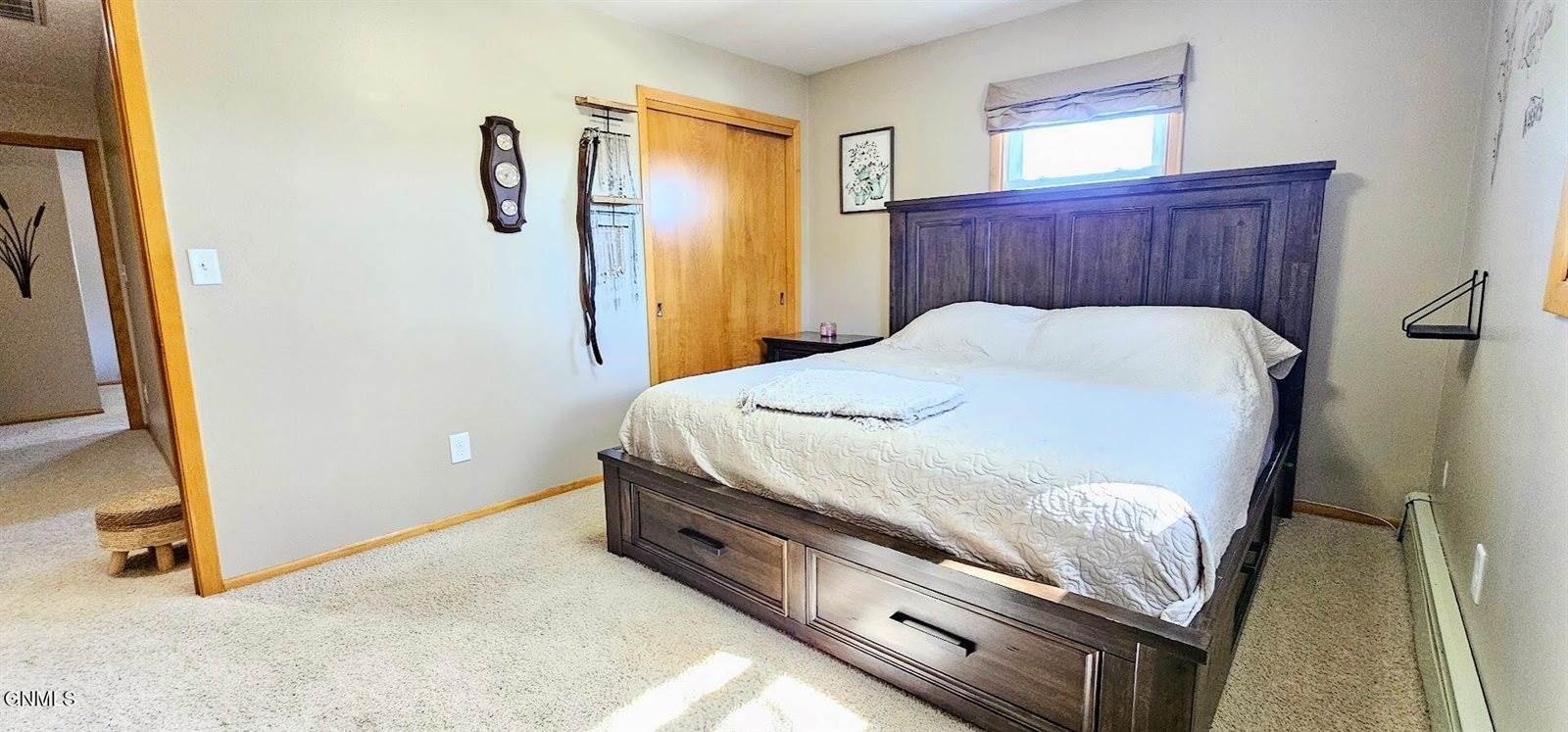 1013 5th Avenue NW, Mandan, ND 58554