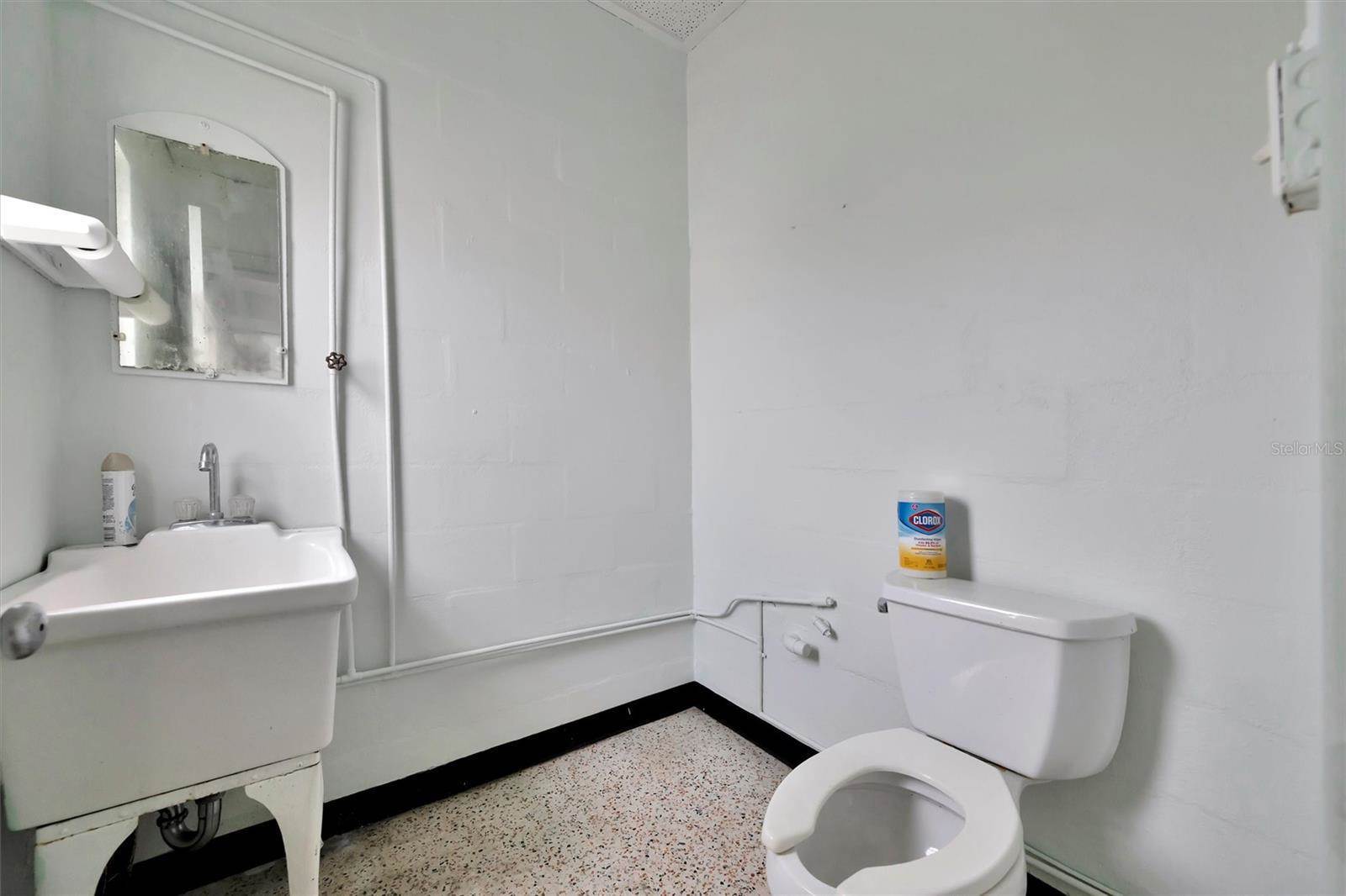 1201 50th Avenue Plaza West, Bradenton, FL 34207