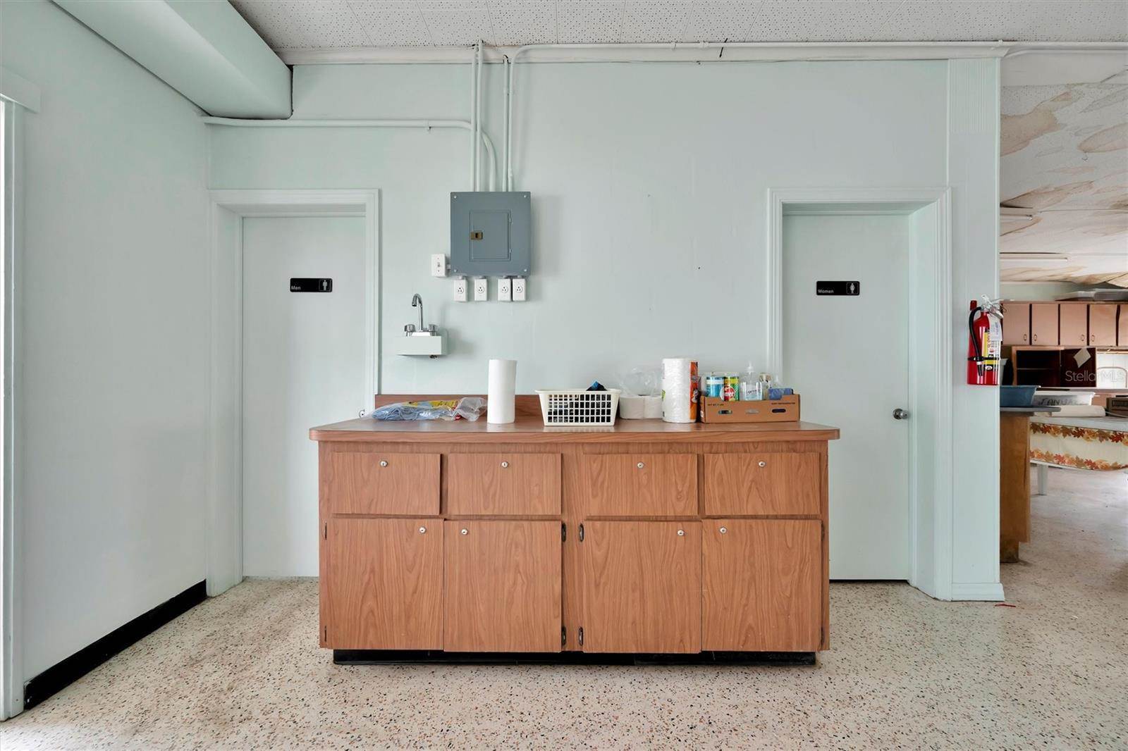 1201 50th Avenue Plaza West, Bradenton, FL 34207