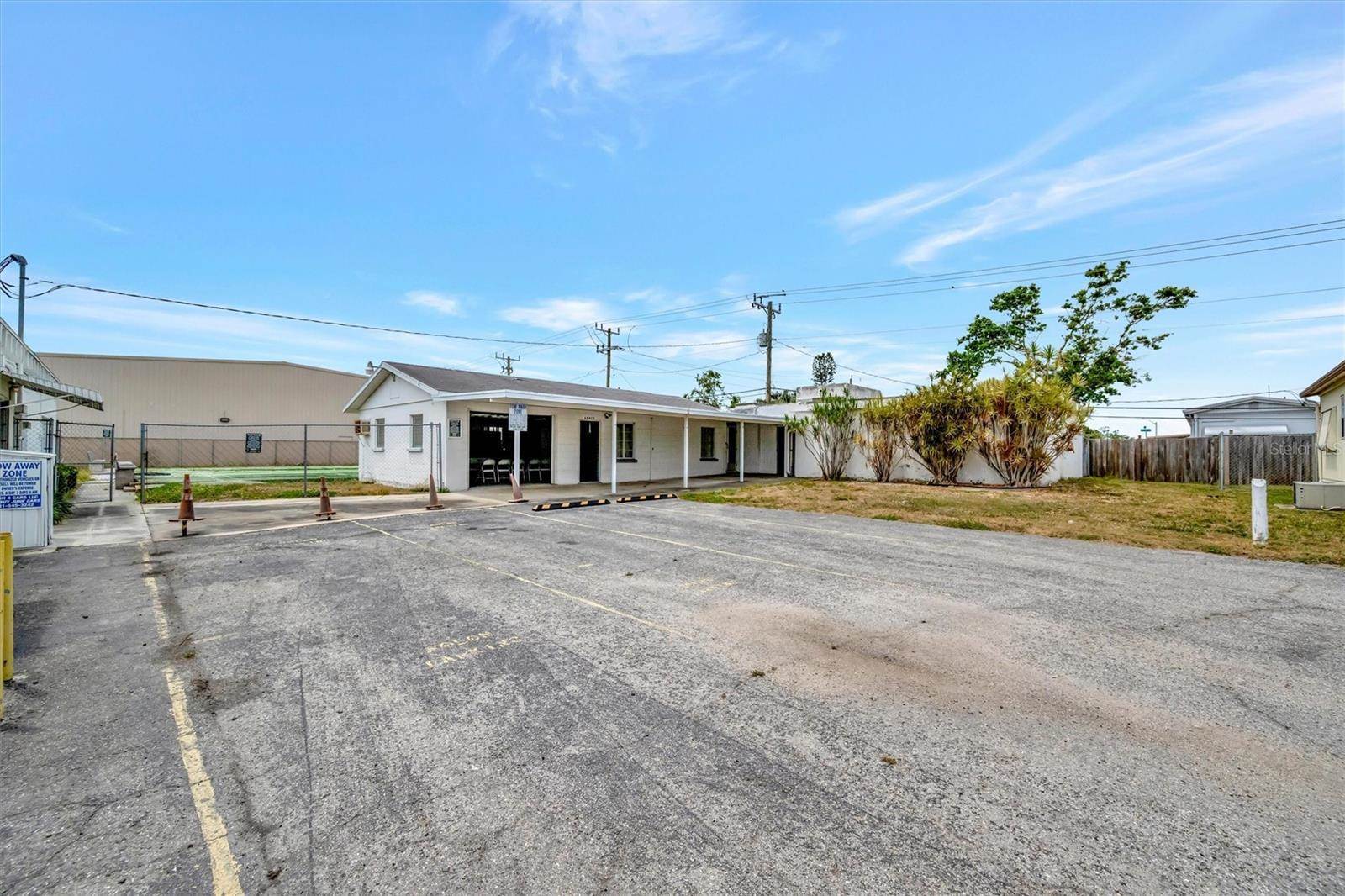 1201 50th Avenue Plaza West, Bradenton, FL 34207