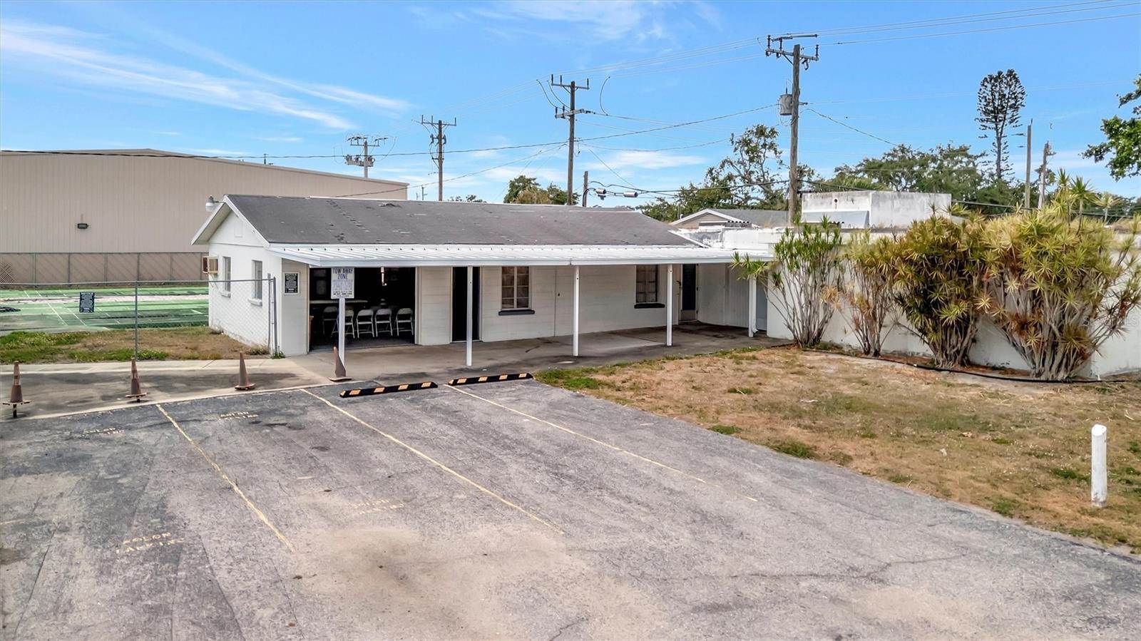 1201 50th Avenue Plaza West, Bradenton, FL 34207