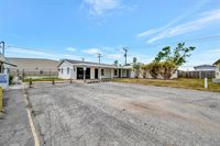 1201 50th Avenue Plaza West, Bradenton, FL 34207