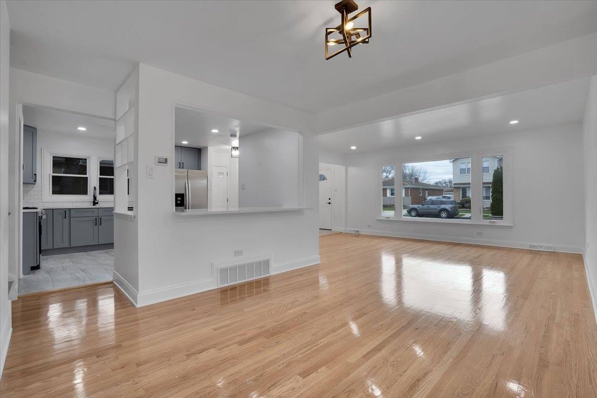 2720 West Seipp Street, Chicago, IL 60652