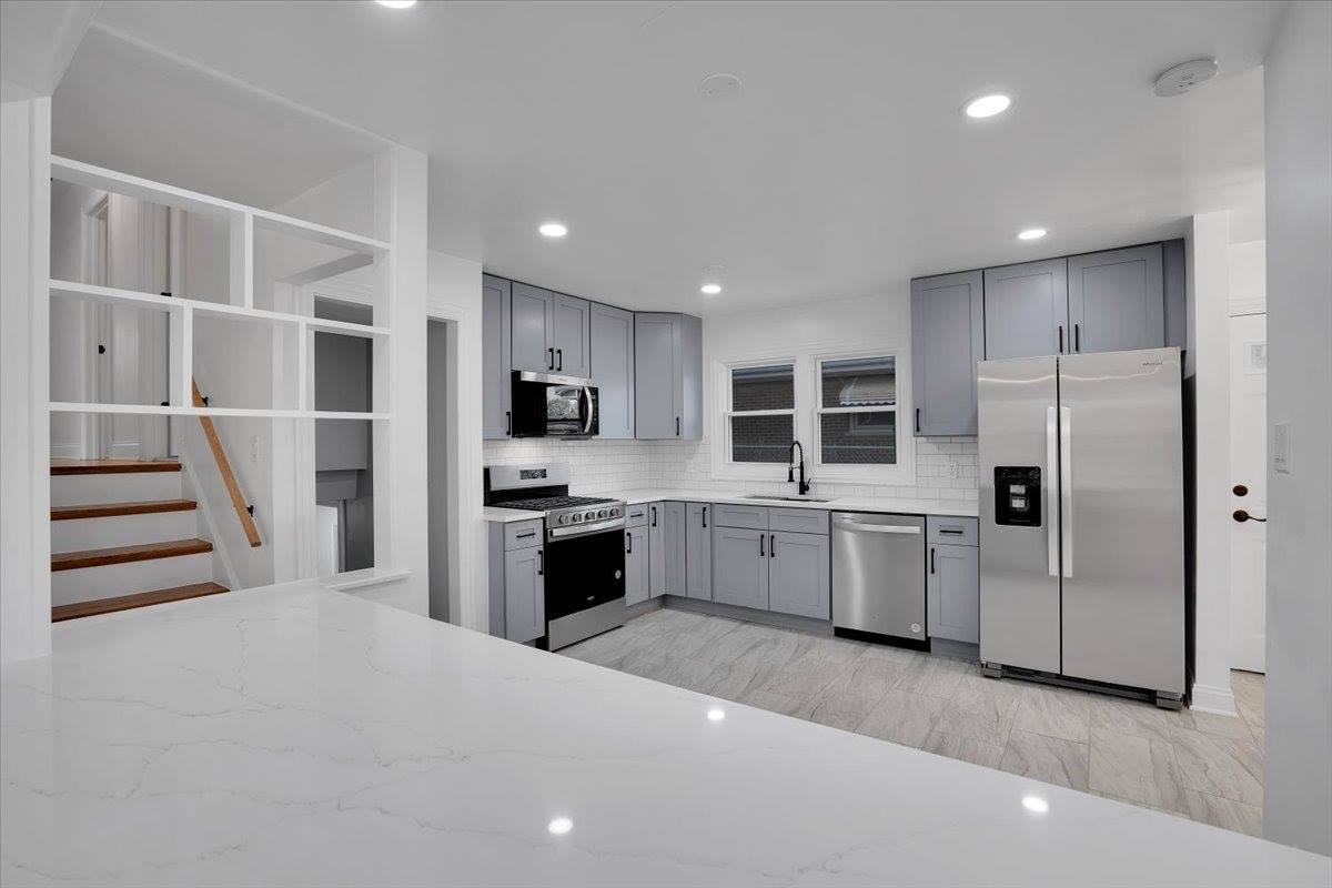 2720 West Seipp Street, Chicago, IL 60652