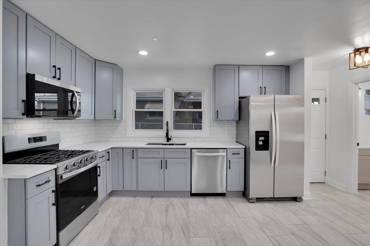 2720 West Seipp Street, Chicago, IL 60652