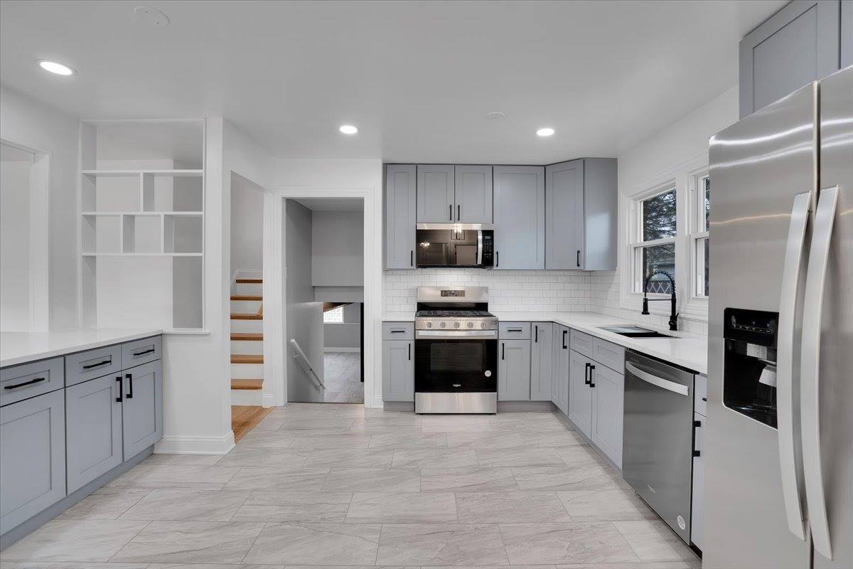 2720 West Seipp Street, Chicago, IL 60652