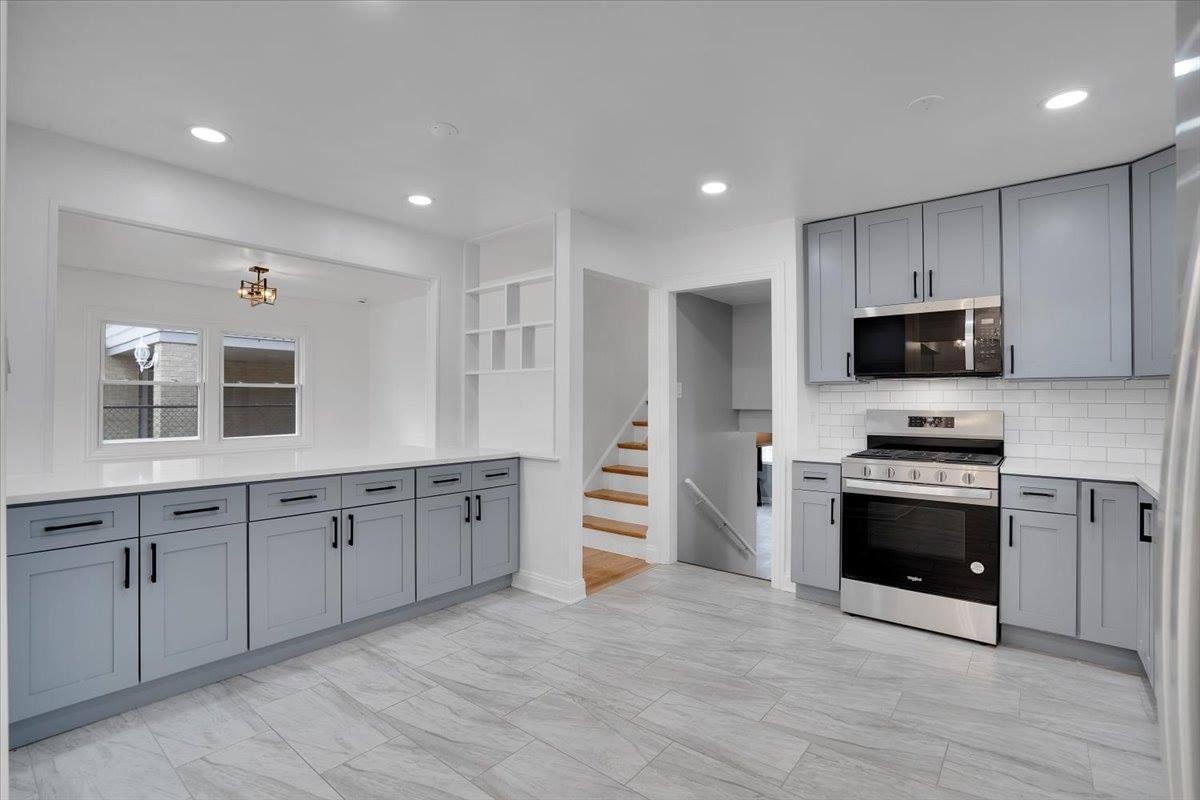 2720 West Seipp Street, Chicago, IL 60652