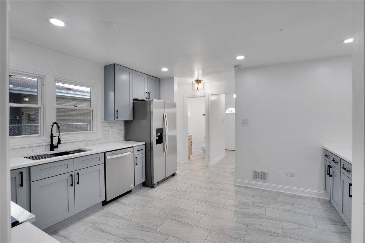 2720 West Seipp Street, Chicago, IL 60652