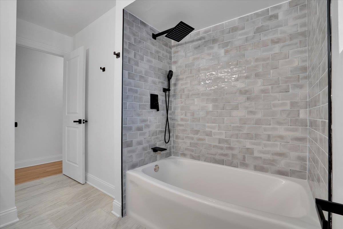 2720 West Seipp Street, Chicago, IL 60652