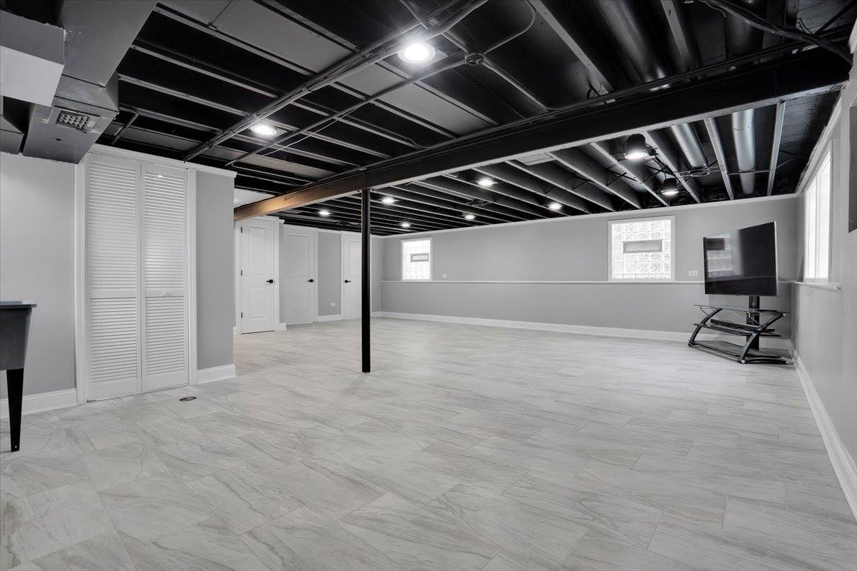 2720 West Seipp Street, Chicago, IL 60652