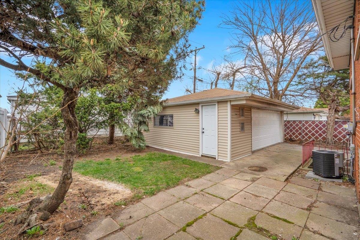 2720 West Seipp Street, Chicago, IL 60652