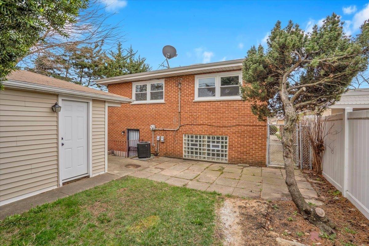 2720 West Seipp Street, Chicago, IL 60652