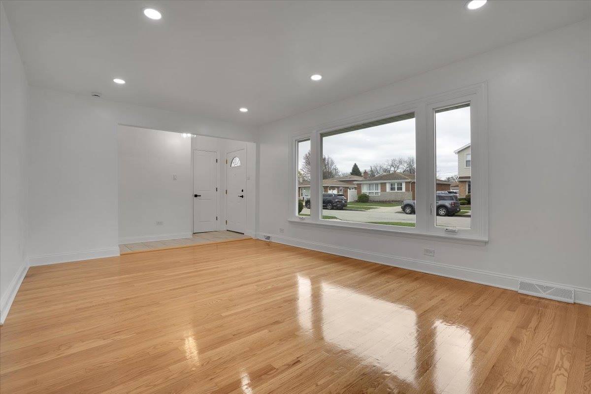 2720 West Seipp Street, Chicago, IL 60652