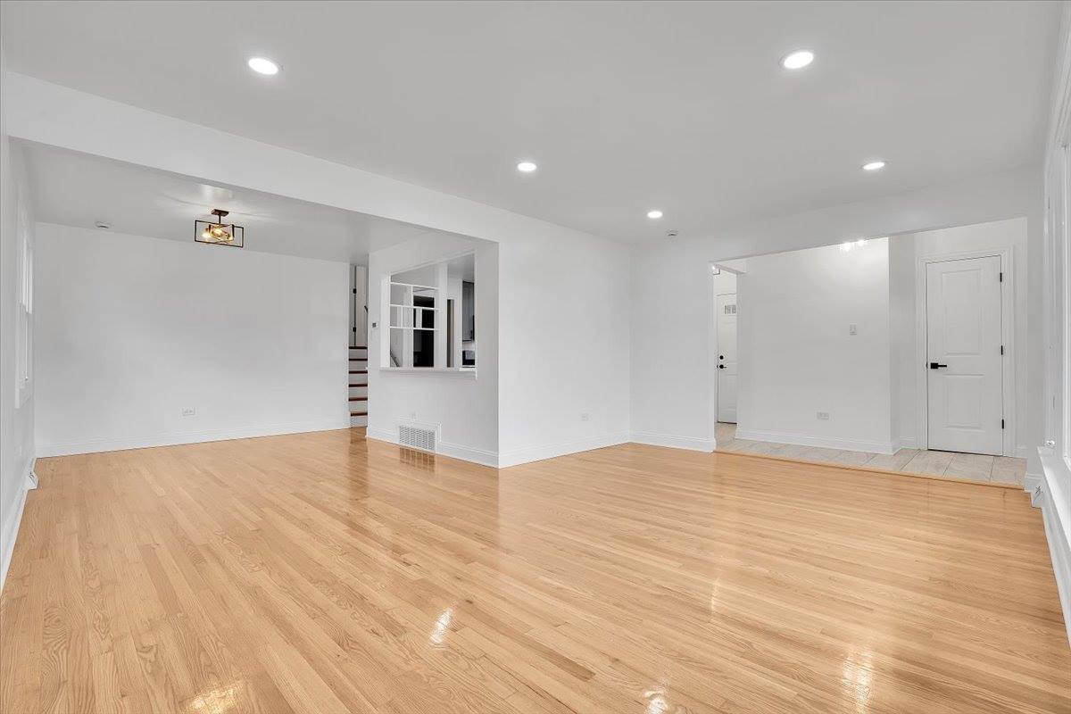2720 West Seipp Street, Chicago, IL 60652