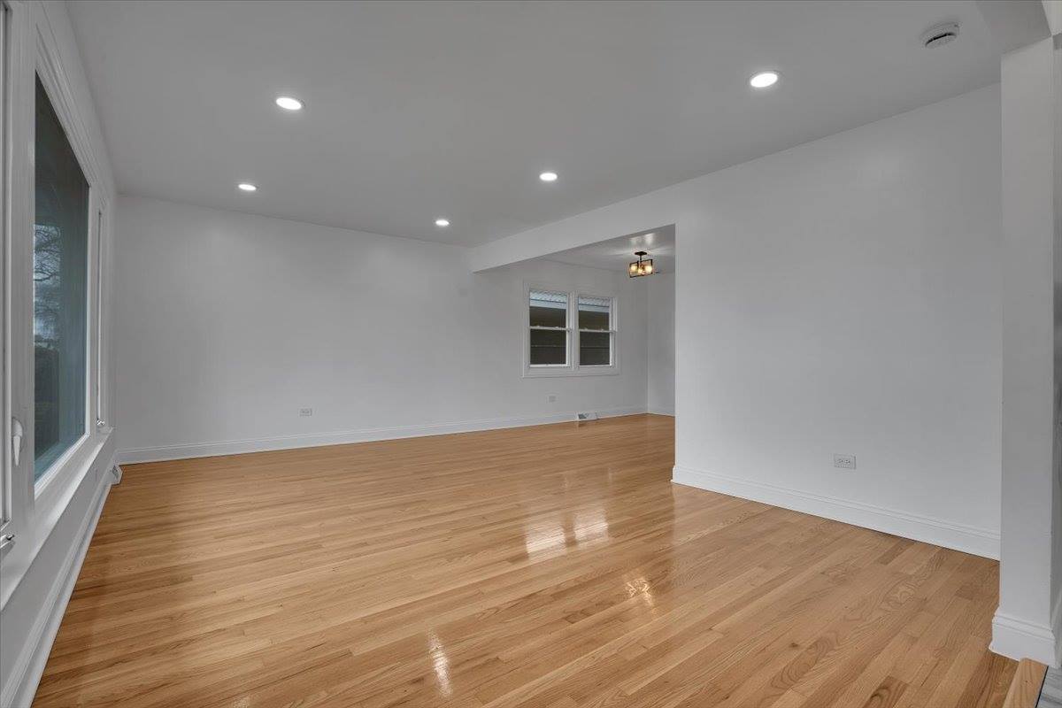 2720 West Seipp Street, Chicago, IL 60652