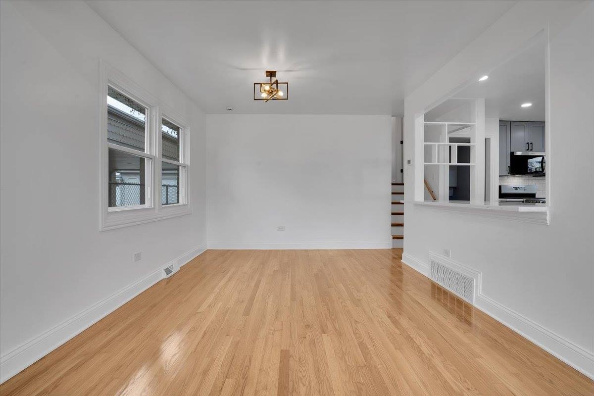 2720 West Seipp Street, Chicago, IL 60652