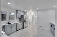 2720 West Seipp Street, Chicago, IL 60652