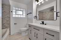 2720 West Seipp Street, Chicago, IL 60652