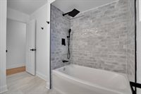 2720 West Seipp Street, Chicago, IL 60652