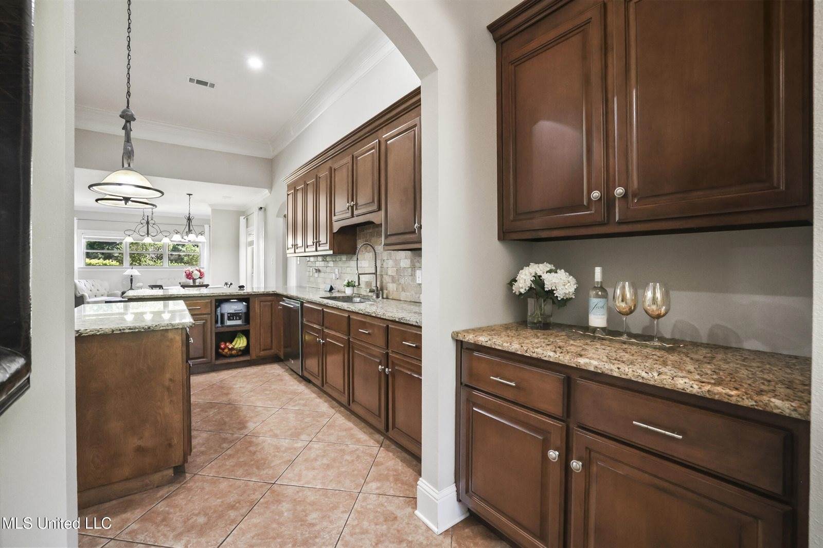 1914 Shelby Lane, Ocean Springs, MS 39564