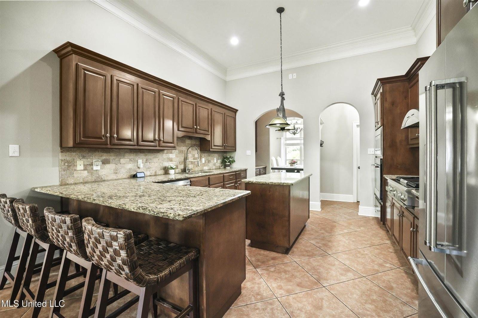 1914 Shelby Lane, Ocean Springs, MS 39564