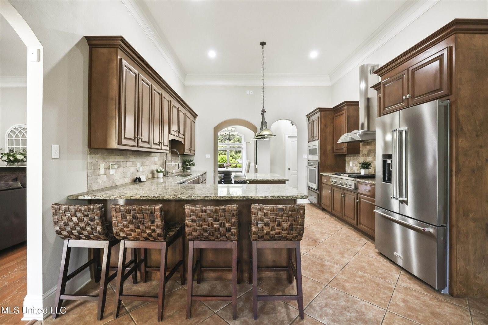 1914 Shelby Lane, Ocean Springs, MS 39564