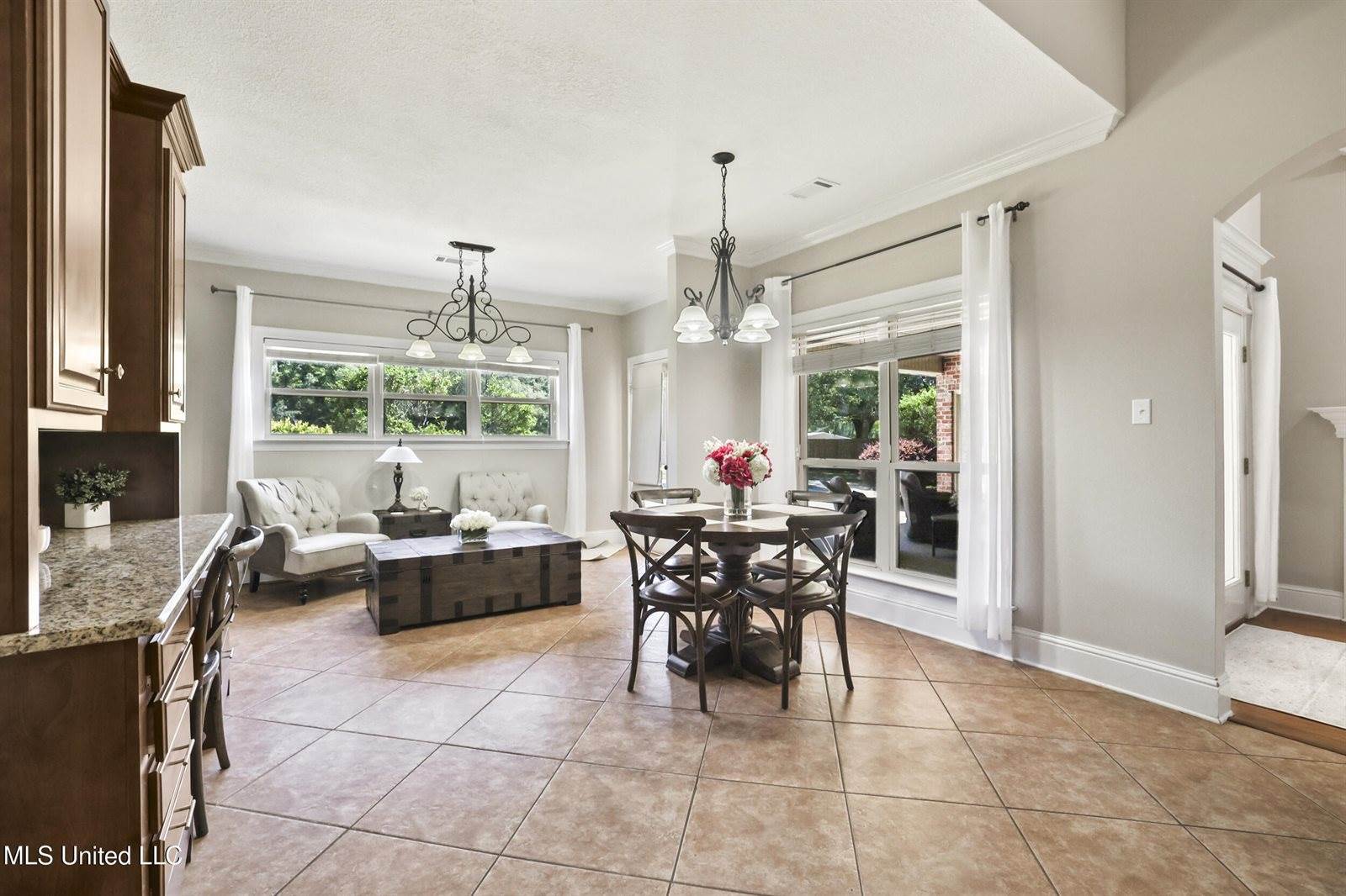 1914 Shelby Lane, Ocean Springs, MS 39564