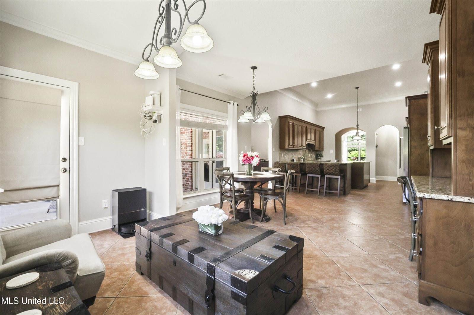 1914 Shelby Lane, Ocean Springs, MS 39564